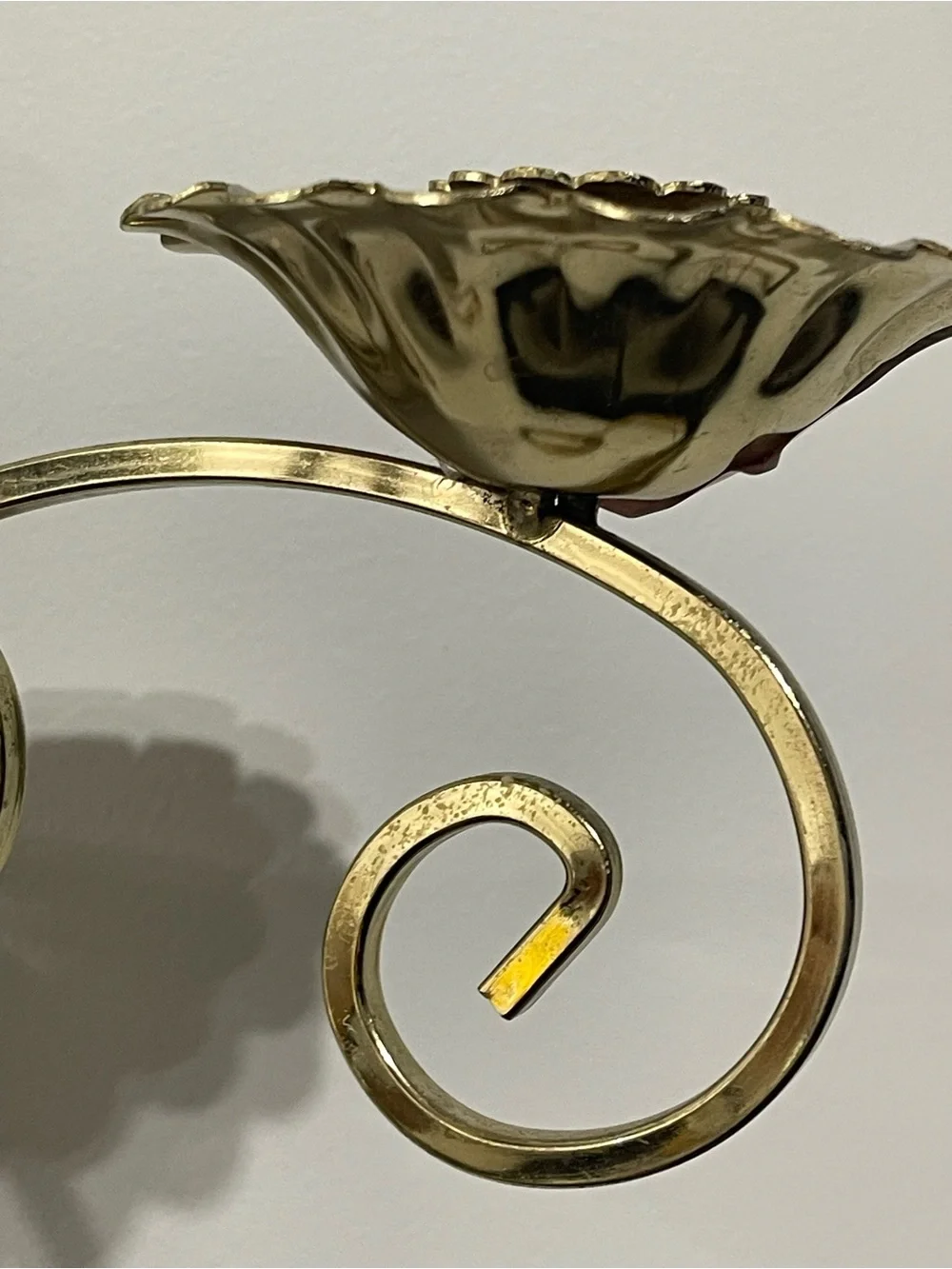 Vintage Y2K Brass-Tone Scroll Wall Sconce Candle Holder - Elegant Gold Finish